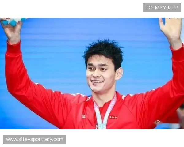 全运会游泳馆灯光秀开幕,观众席现“孙杨”欢呼潮 全运会游泳馆灯光秀开幕,观众席现“孙杨”欢呼潮