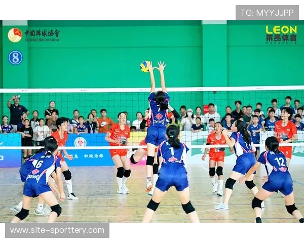 小排球夏令营学员互动：云南与安徽等地小朋友交流排球技巧与友谊