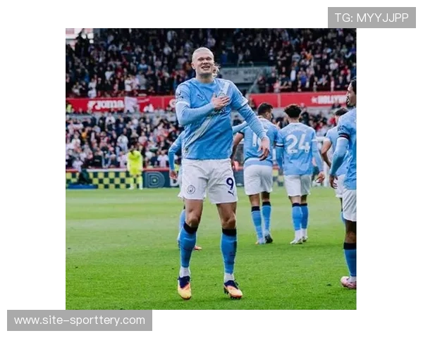 哈兰德进球后怒吼,金靴之争领先五大联赛