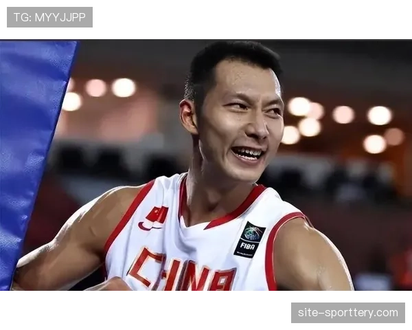 【2026年4月CBA联赛·赛后·通讯老兵不死：易建联现身广东主场，赛前为年轻球员传授经验